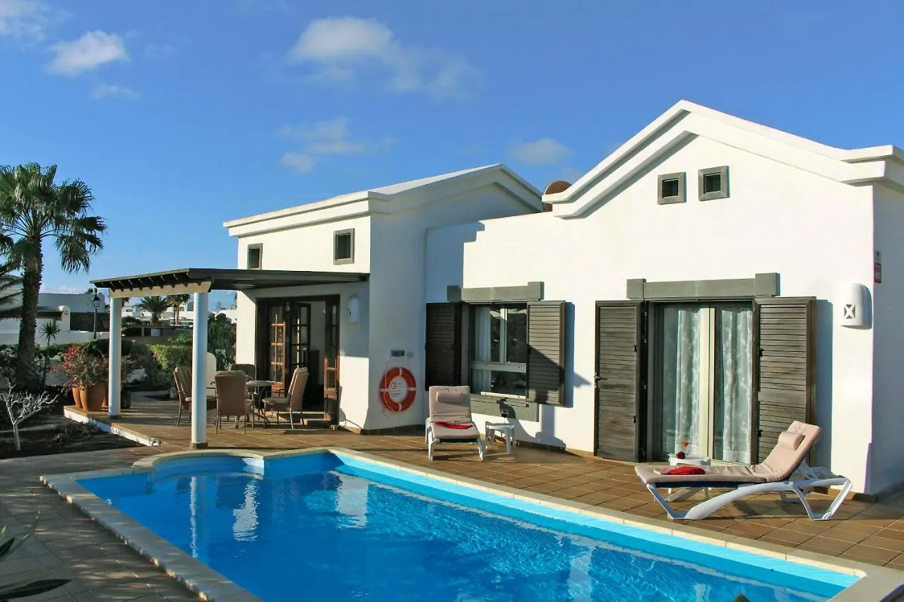 Villa Casa Karoline With A Sunny Terrace, Heated Pool, Comfort And Privacy In A Quiet Neighborhood Playa Blanca