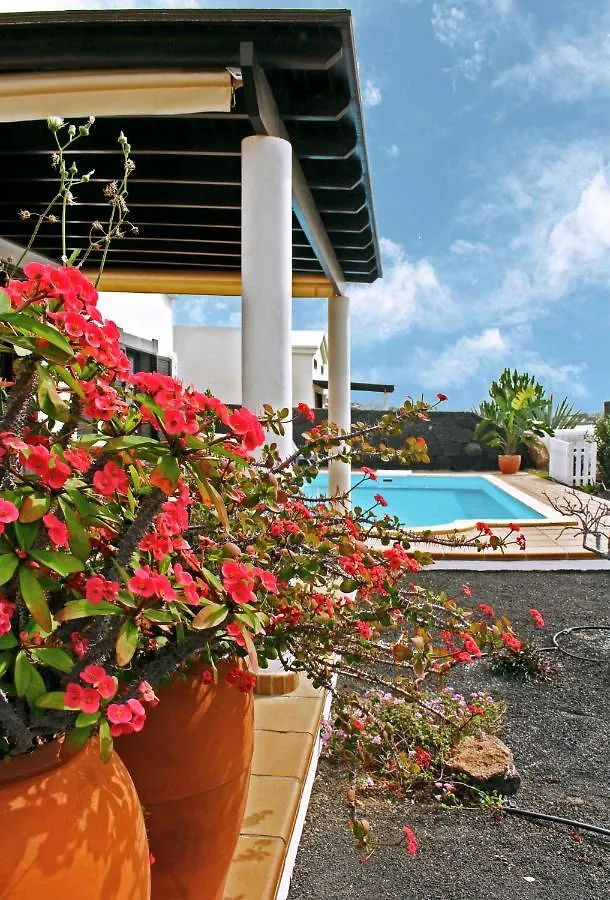 Villa Casa Karoline With A Sunny Terrace, Heated Pool, Comfort And Privacy In A Quiet Neighborhood Playa Blanca