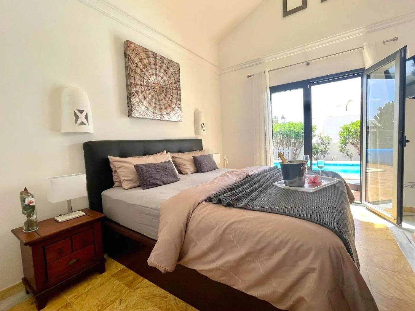 Villa Casa Karoline With A Sunny Terrace, Heated Pool, Comfort And Privacy In A Quiet Neighborhood Playa Blanca  0*, Playa Blanca (Lanzarote)